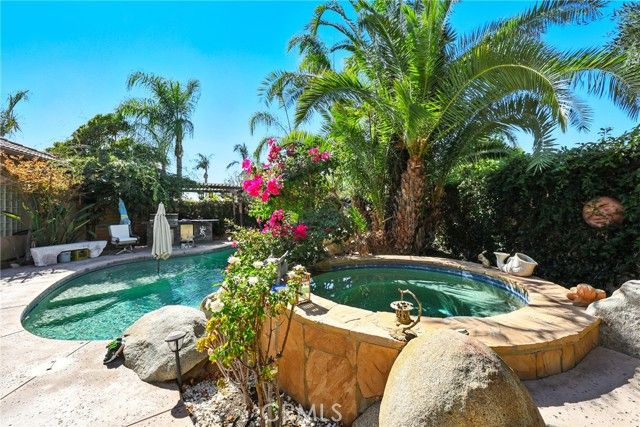 13204 Michaelangelo Drive, Bakersfield, CA 93314