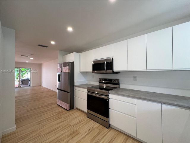 8111 SW 81st Pl, Miami, FL 33143