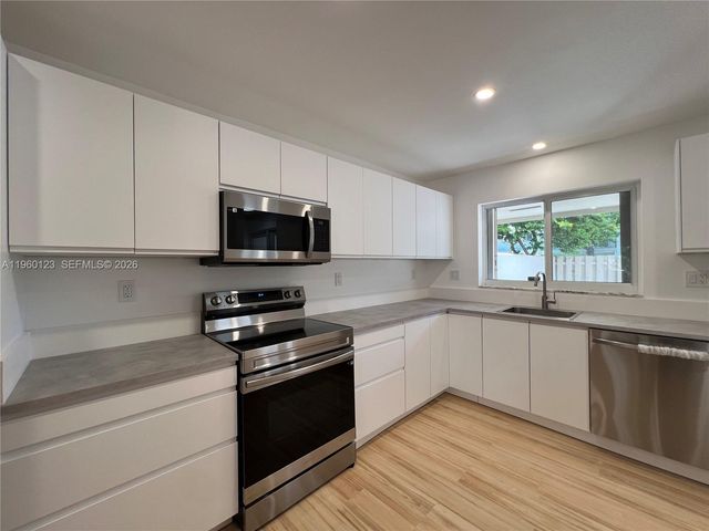 8111 SW 81st Pl, Miami, FL 33143