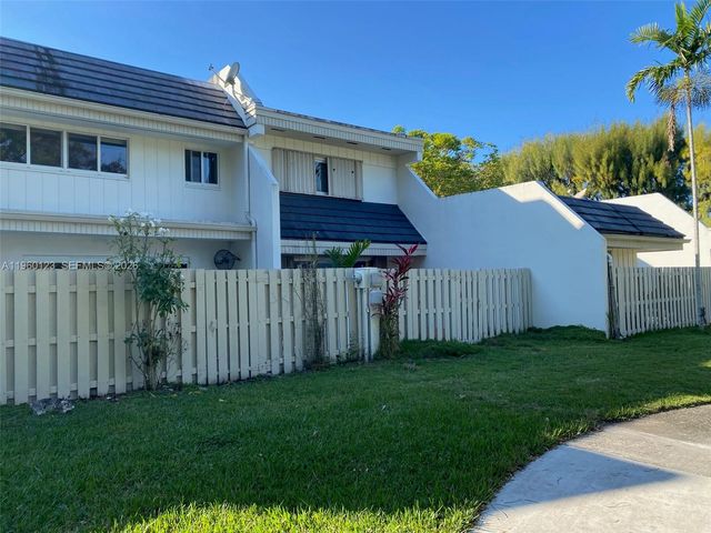 8111 SW 81st Pl, Miami, FL 33143