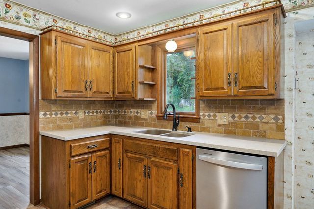 4129 E Linwood Street, Springfield, MO 65809