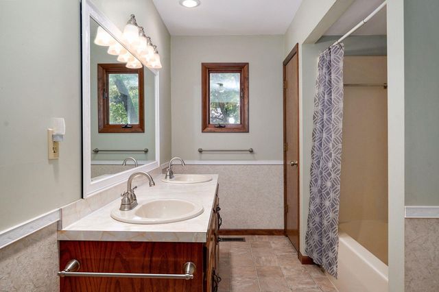 4129 E Linwood Street, Springfield, MO 65809