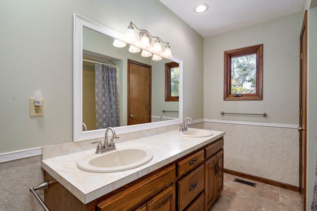 4129 E Linwood Street, Springfield, MO 65809