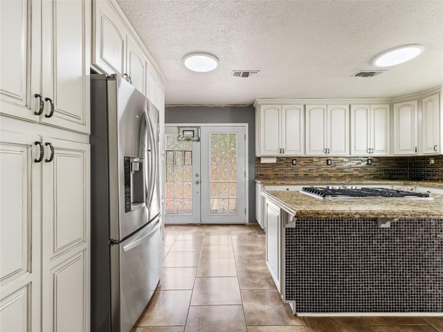 496 James Street, Clute, TX 77531