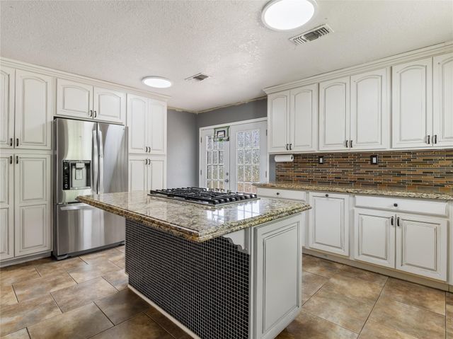496 James Street, Clute, TX 77531