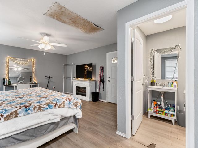 496 James Street, Clute, TX 77531