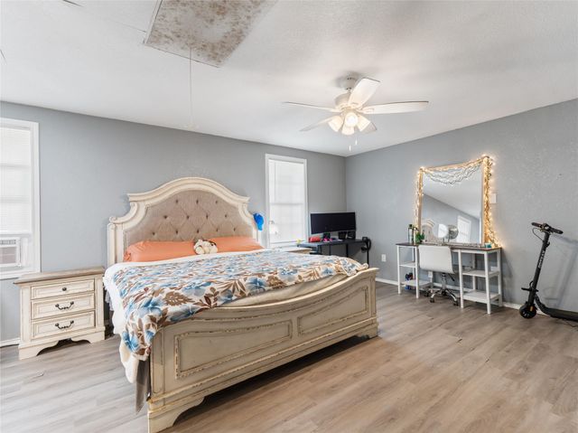 496 James Street, Clute, TX 77531
