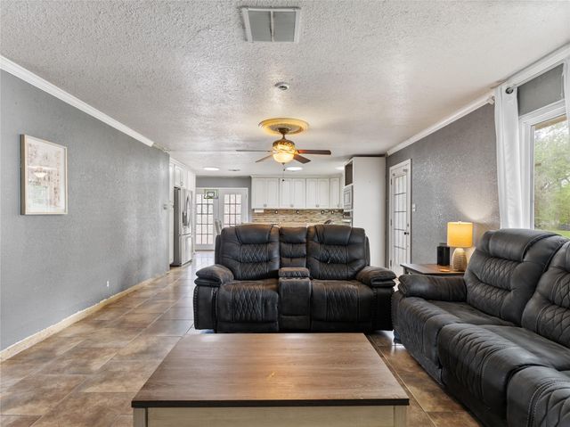 496 James Street, Clute, TX 77531