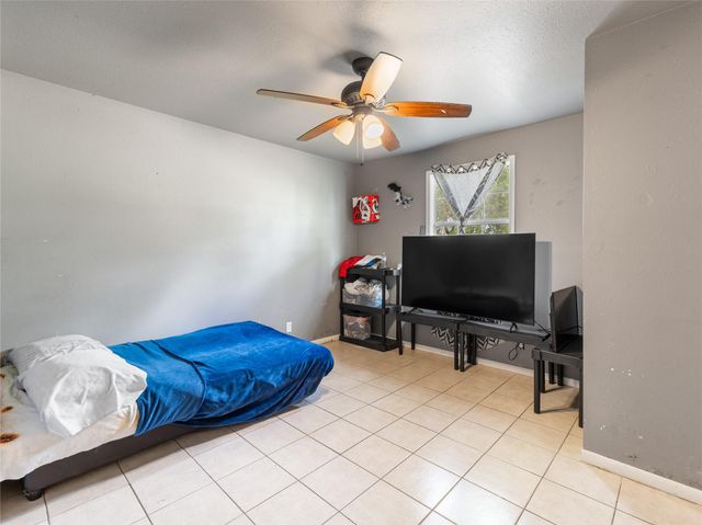 496 James Street, Clute, TX 77531