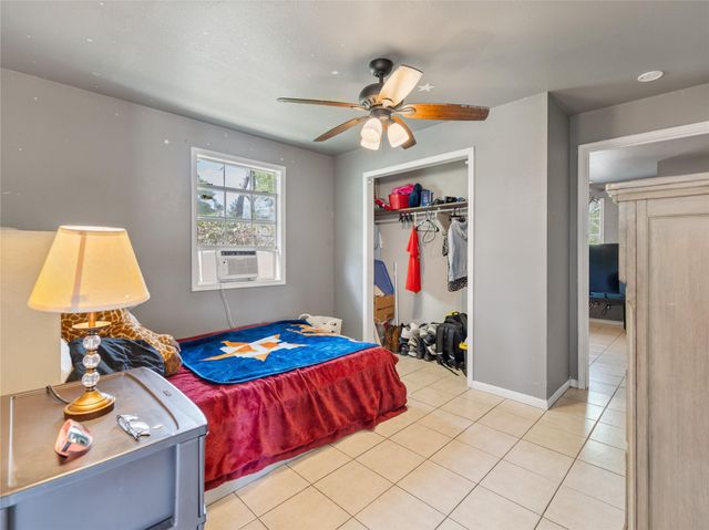 496 James Street, Clute, TX 77531