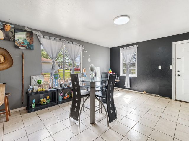 496 James Street, Clute, TX 77531