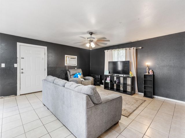 496 James Street, Clute, TX 77531