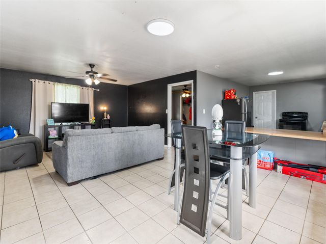 496 James Street, Clute, TX 77531