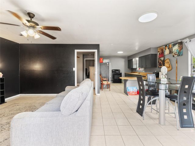 496 James Street, Clute, TX 77531