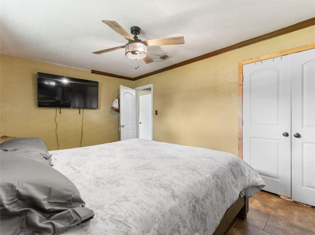 496 James Street, Clute, TX 77531