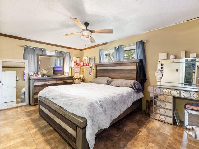 496 James Street, Clute, TX 77531