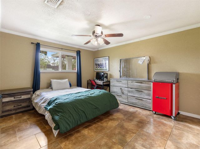 496 James Street, Clute, TX 77531