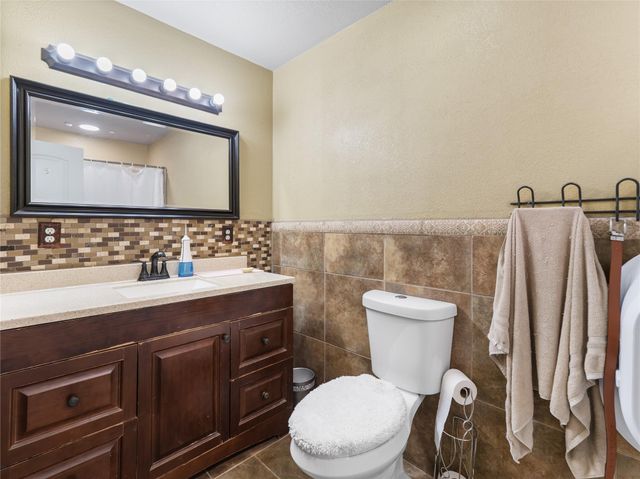 496 James Street, Clute, TX 77531