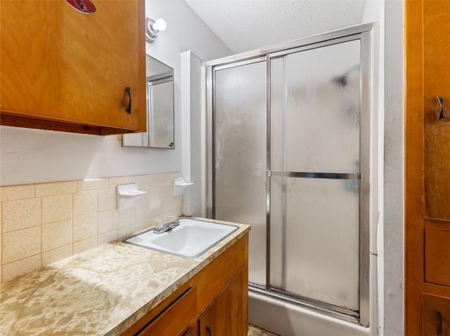 496 James Street, Clute, TX 77531