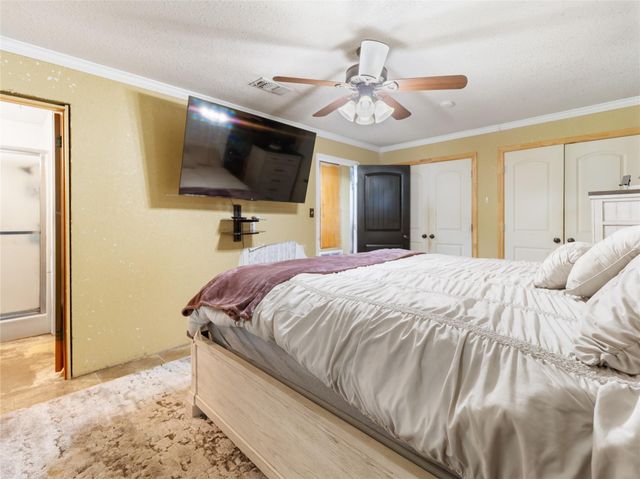 496 James Street, Clute, TX 77531