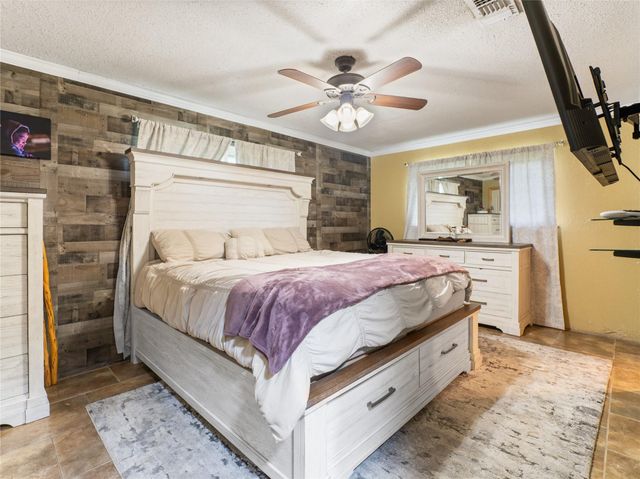 496 James Street, Clute, TX 77531