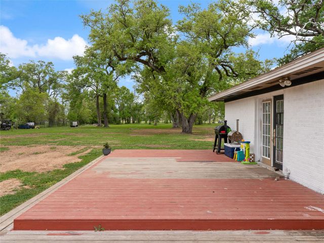 496 James Street, Clute, TX 77531
