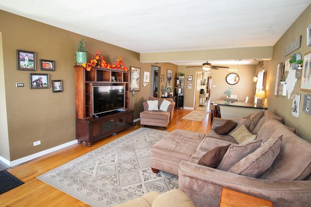 9341 Menard Avenue, Oak Lawn, IL 60453