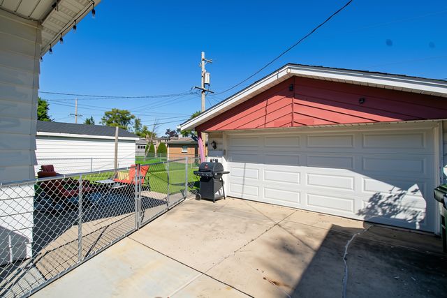 9341 Menard Avenue, Oak Lawn, IL 60453
