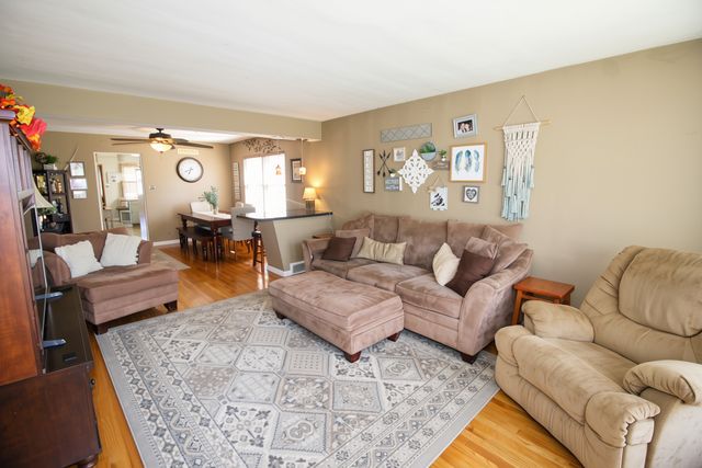 9341 Menard Avenue, Oak Lawn, IL 60453
