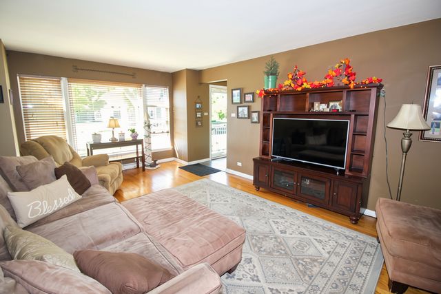 9341 Menard Avenue, Oak Lawn, IL 60453