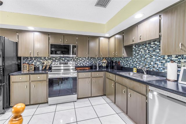 7249 56TH AVENUE N, St Petersburg, FL 33709