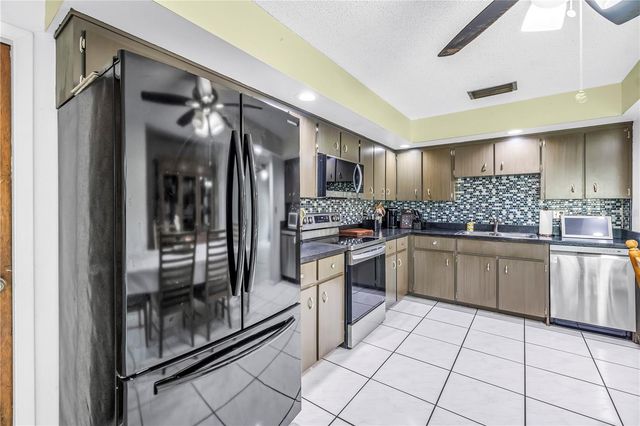 7249 56TH AVENUE N, St Petersburg, FL 33709