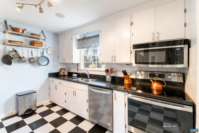 1216 SHERWOOD RD, Charlottesville, VA 22903