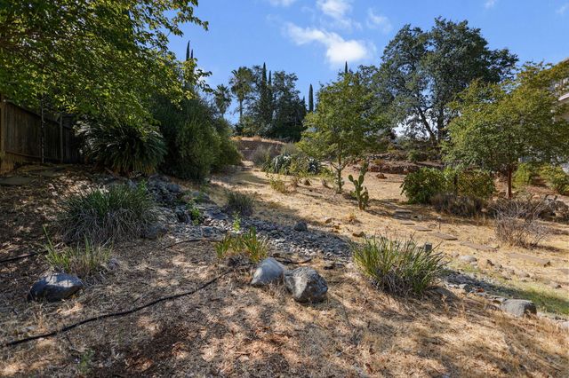 1355 Bambury Court, Redding, CA 96001