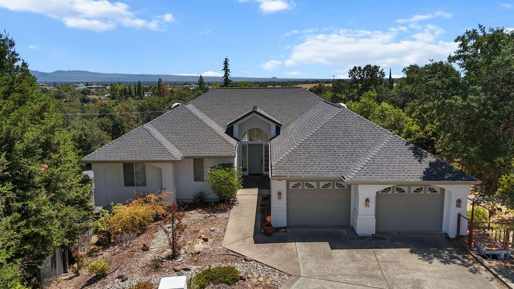 1355 Bambury Court, Redding, CA 96001