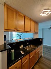 1043 S York Road 610, Bensenville, IL 60106