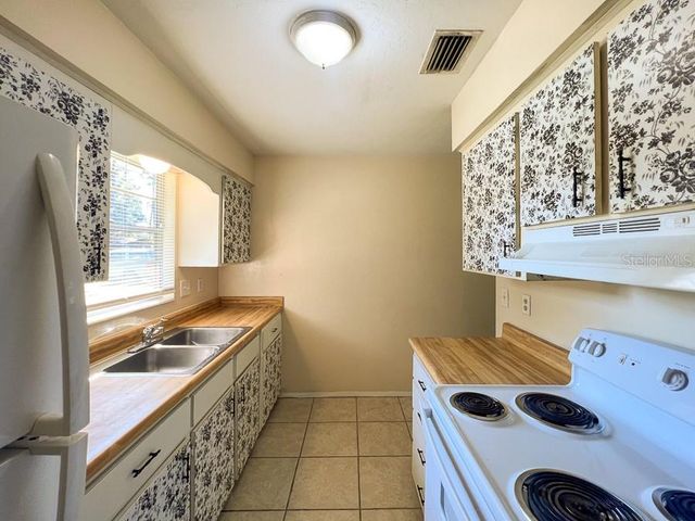 2114 NW 55TH BOULEVARD 15, Gainesville, FL 32653