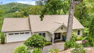 930 Sunlight Ridge Drive, Hendersonville, NC 28792