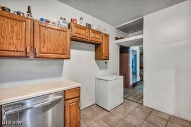 614 East Avenue, Akron, OH 44320