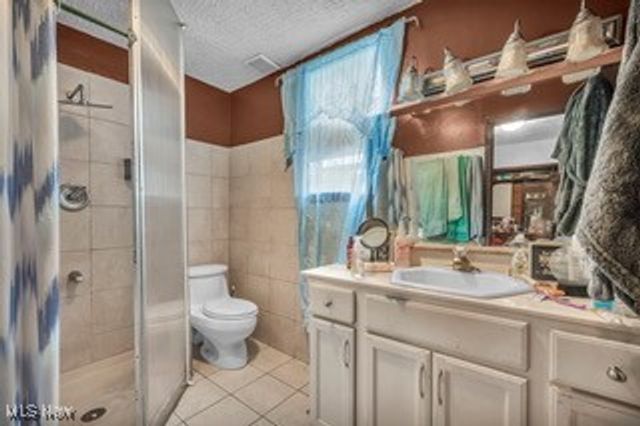 614 East Avenue, Akron, OH 44320