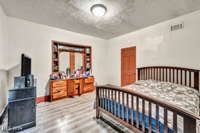 614 East Avenue, Akron, OH 44320