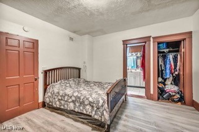 614 East Avenue, Akron, OH 44320