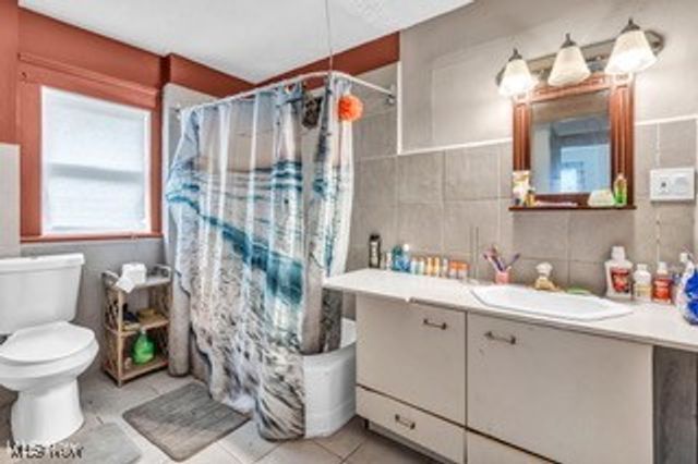 614 East Avenue, Akron, OH 44320