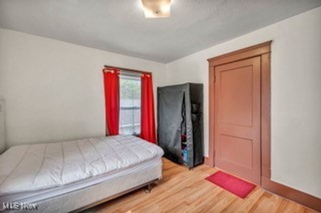 614 East Avenue, Akron, OH 44320