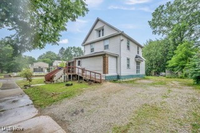 614 East Avenue, Akron, OH 44320