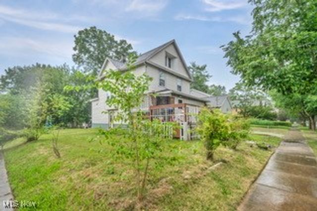 614 East Avenue, Akron, OH 44320