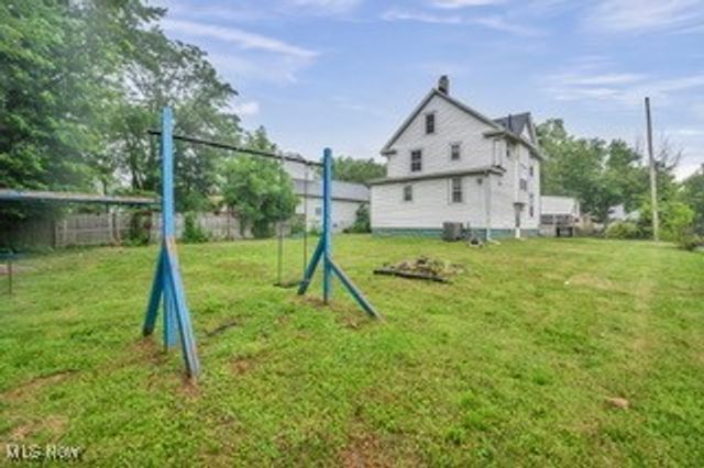 614 East Avenue, Akron, OH 44320