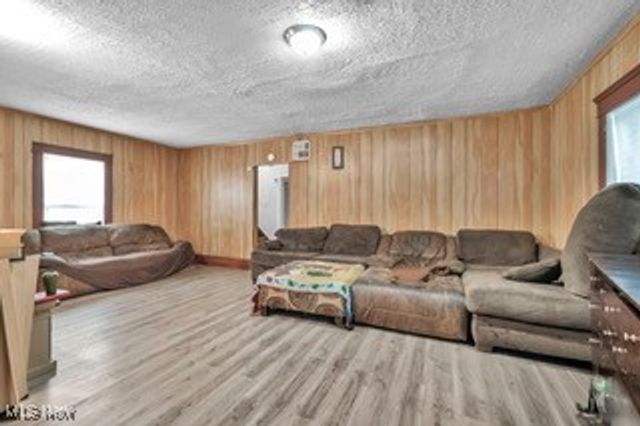 614 East Avenue, Akron, OH 44320