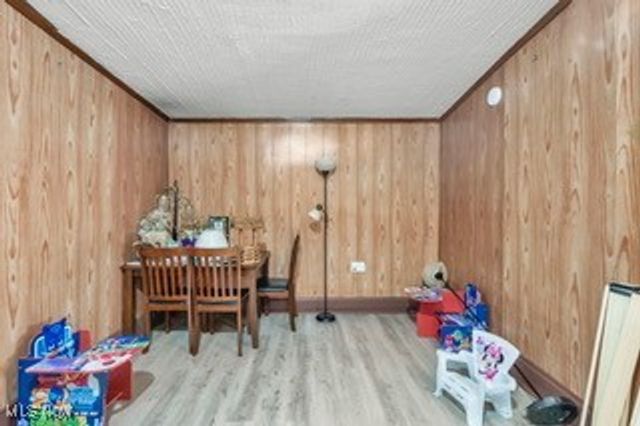 614 East Avenue, Akron, OH 44320