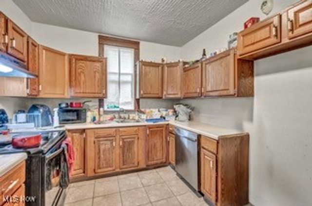 614 East Avenue, Akron, OH 44320